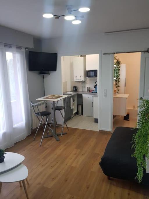 Le Studio Du Quai Charleville-Mezieres Luaran gambar